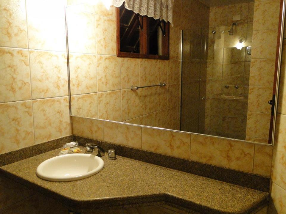 Quarto com 2 Camas de Solteiro